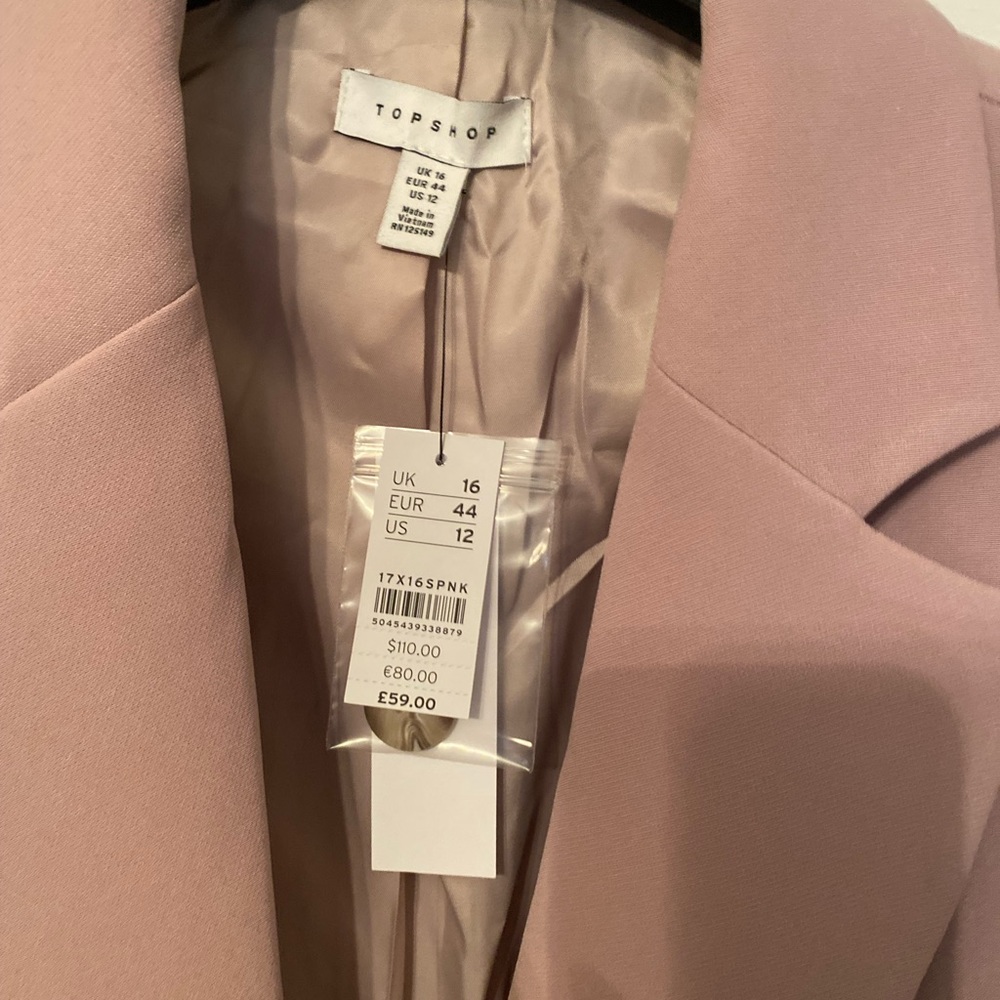New with tags pink single button blazer. Good for fall, spring and summer.